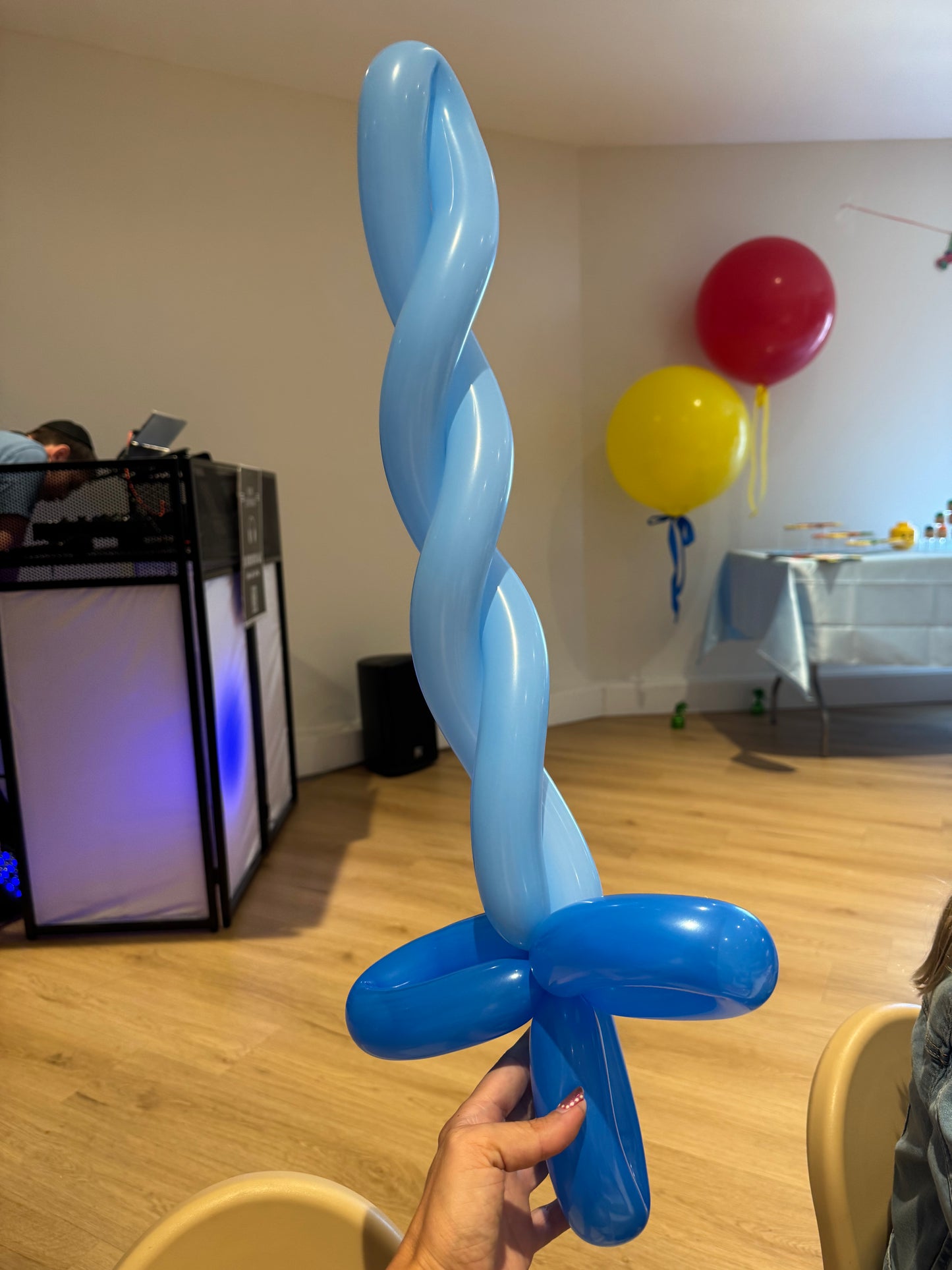 Balloon Twisting Artist Miami | Kids' Party Entertainment | Macarena Party