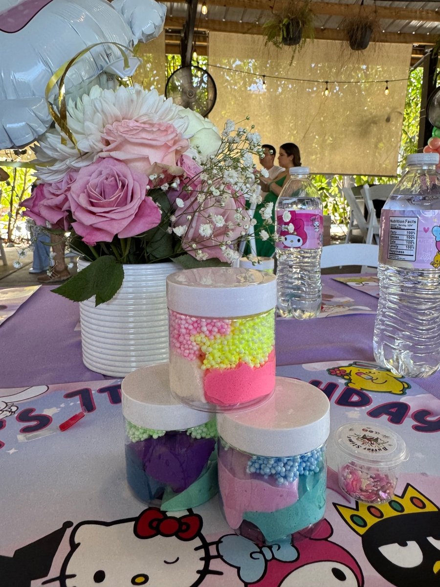 Slimes or Crafts or Painting on canvases for Kids Parties in Miami | Macarena Party for kids parties in Miami | Macarena Party