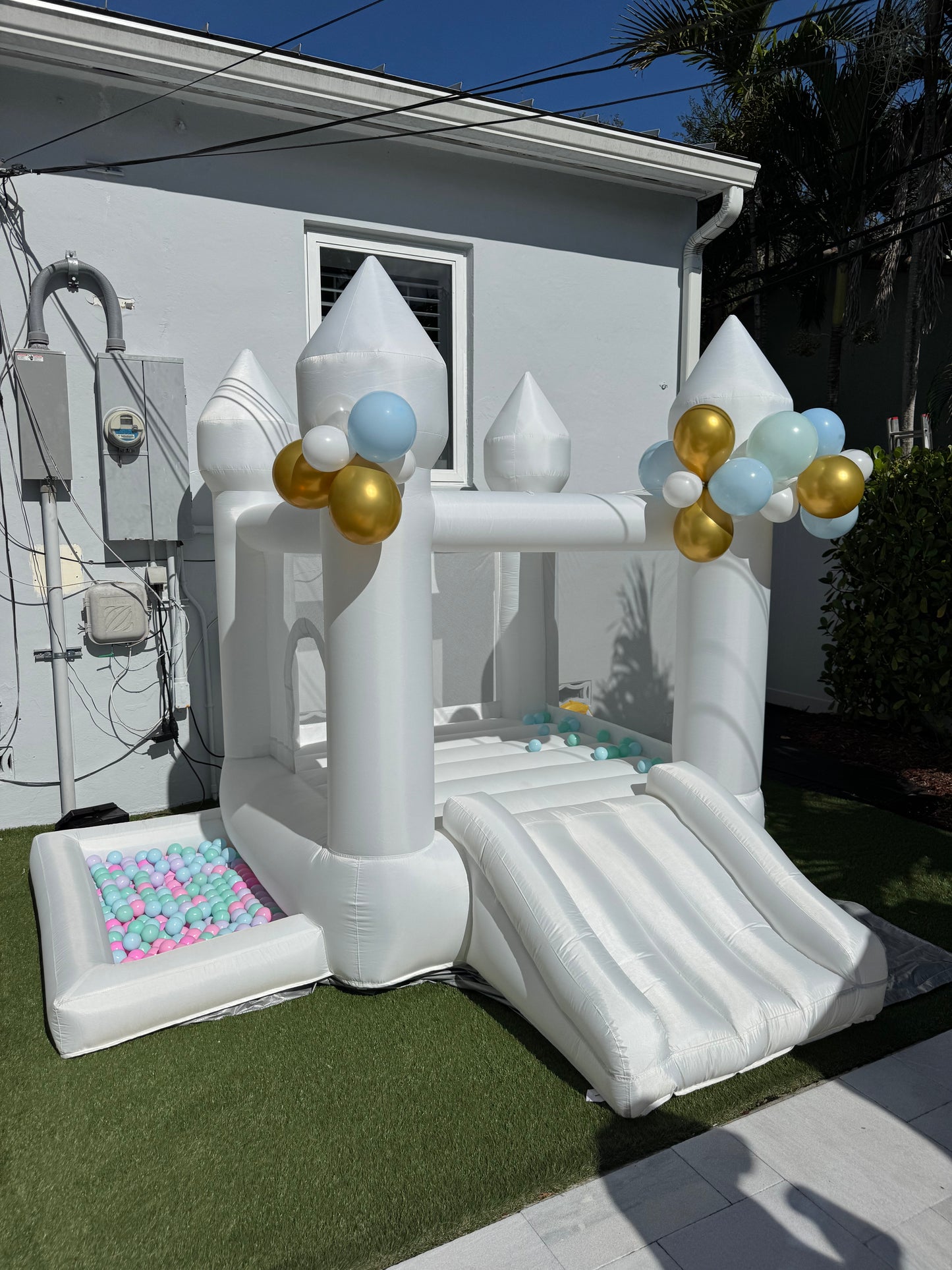 Elegant White Bounce House Rental 9x9ft - Miami Kids Parties