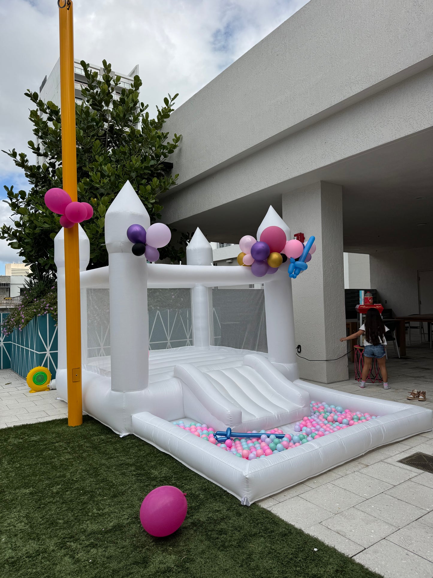White Bounce House with Slide & Ball Pit 13x8 ft – Miami Rental
