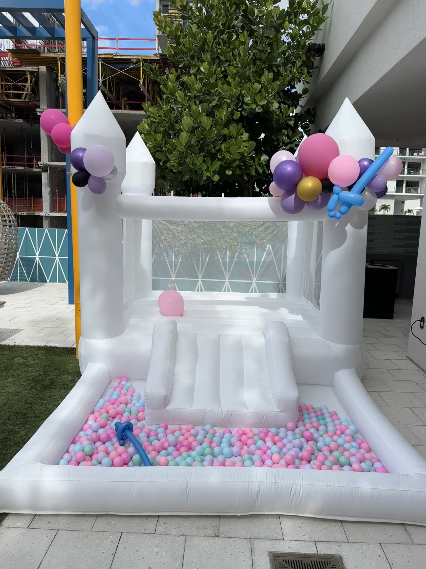White Bounce House with Slide & Ball Pit 13x8ft | Macarena Party